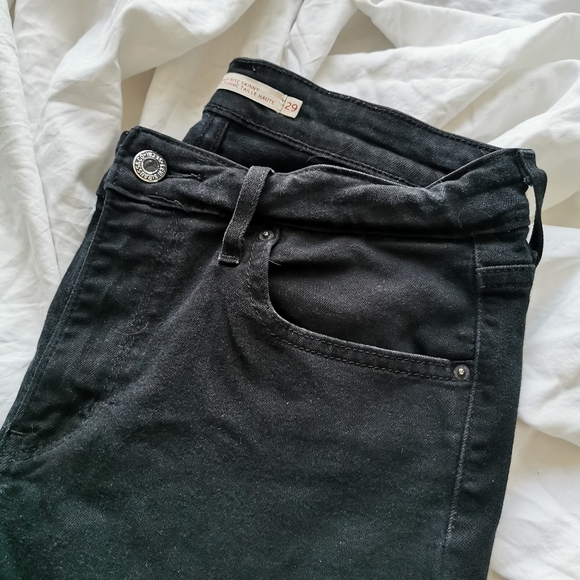 Levi's 721 High Rise Skinny Black Denim - Picture 4 of 8